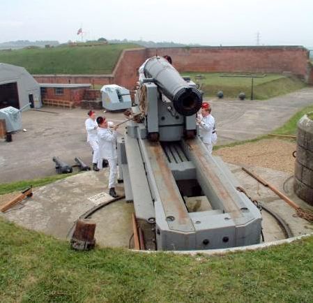 The PAV with the 64pr RML on the west rampart at Fort Nelson